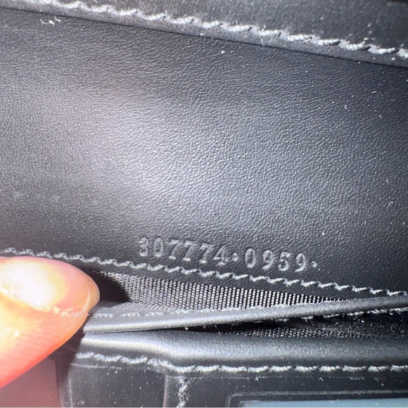 Gucci Black GG Embossed Wallet - Picture 5 of 6